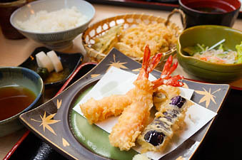 新鮮魚介の天ぷらが美味!(魚処粋さん) 新鮮魚介の天ぷらが美味!(魚処粋さん)