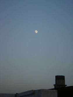 ジャララバードで見る月