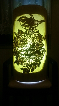 間伐材の芸術作品。 2015/06/04 08:59:00