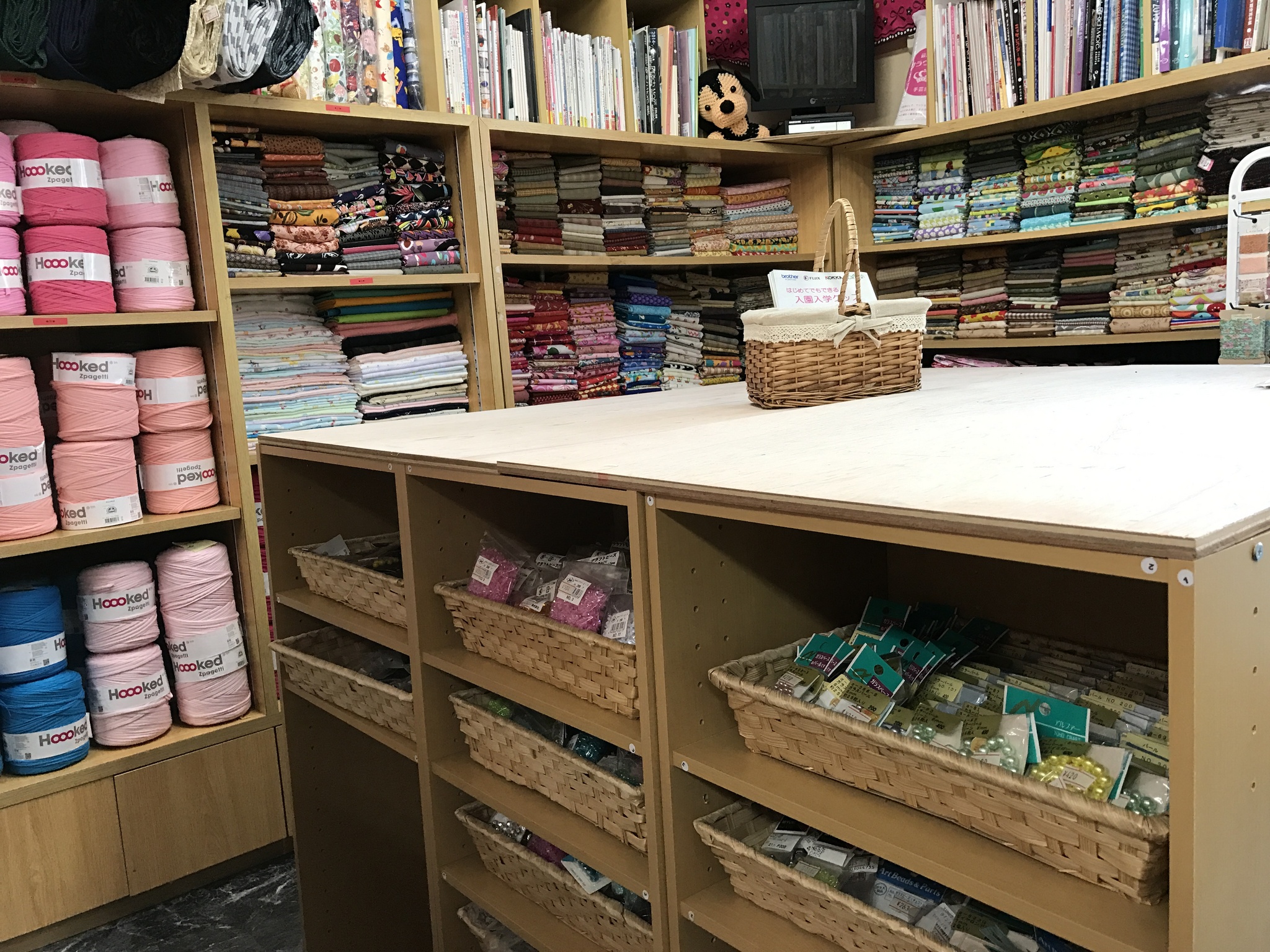 明日 3月16日は店舗休みです 明日 3月16日は店舗休みです