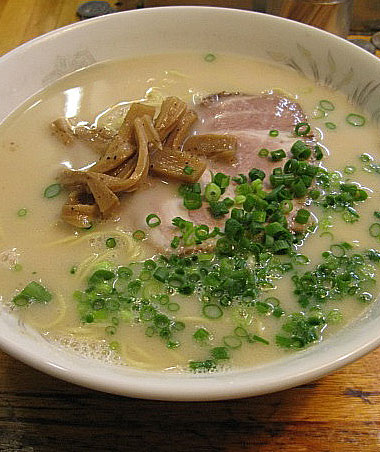 朝から食べられるトンコツラーメン!