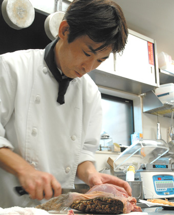 山口裕之さん、人気料理店サヴァカシェフ