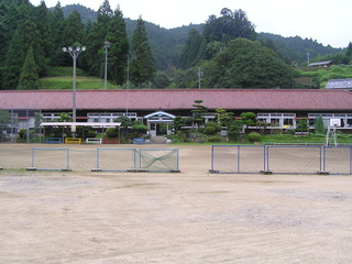 設楽町田峯の青い目の人形