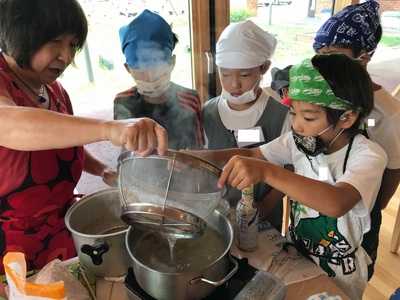 夏休み「自分よのなか塾」7日目～うどん・おやつ作り、アナログゲーム～