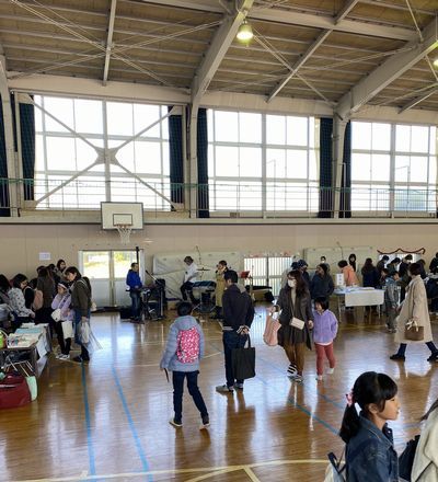 芳川北小PTAバザー慰問演奏終了
