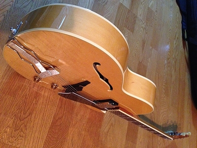 Archtop Tribute AT102