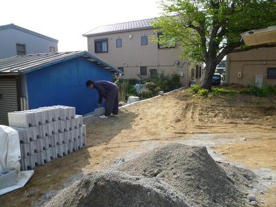 老朽化したブロック塀の積み直し