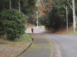 部活へむかう