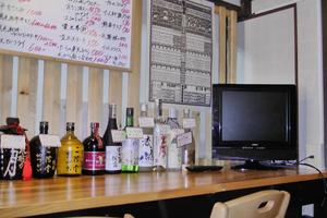 カウンターのテレビ
