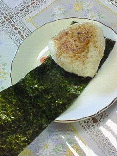 朝食は焼きおにぎり♪