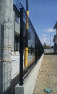 境界のブロック・フェンスを施工させて頂きました。 2011/01/26 11:23:16