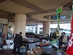 アクトプラザ東側入り口で朝市！ 2010/11/05 11:40:17