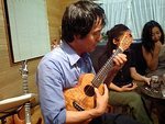 ウクレレのレクチャーしていただいています。 2008/06/21 21:19:34