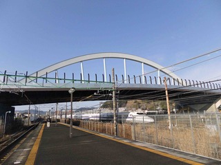 東静岡南北高架橋のアーチ移設完了。