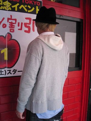 襟足がくせ毛なんです