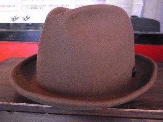 かぶりもの( HAT や CAP )