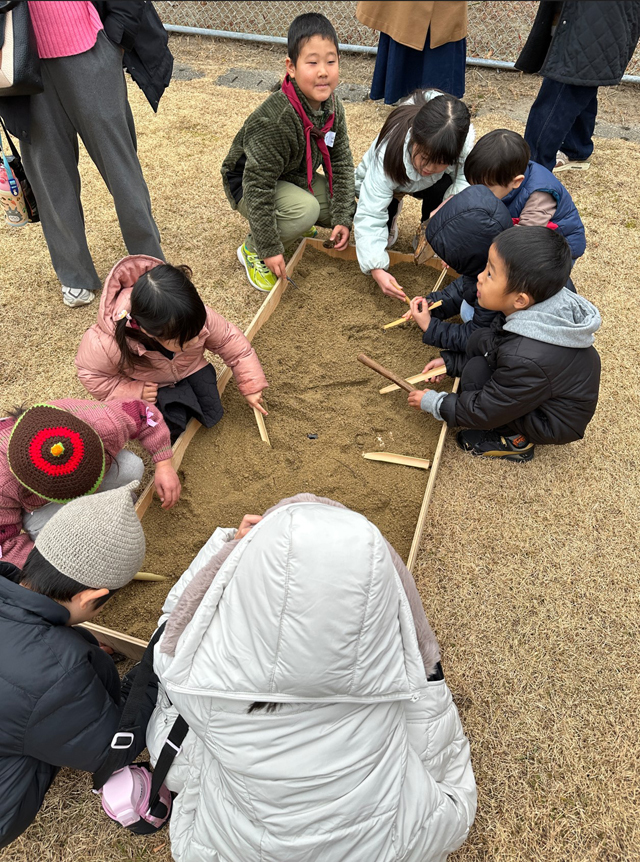ボーイスカウト浜松第６団のまなべる体験会「恐竜教室」の様子です。