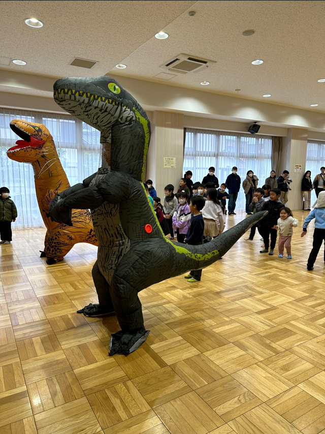 ボーイスカウト浜松第６団のまなべる体験会「恐竜教室」の様子です。