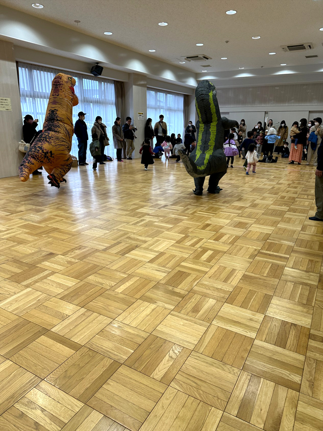 ボーイスカウト浜松第６団のまなべる体験会「恐竜教室」の様子です。