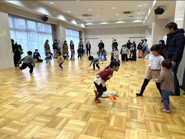 ボーイスカウト浜松第６団のまなべる体験会「恐竜教室」の様子です。