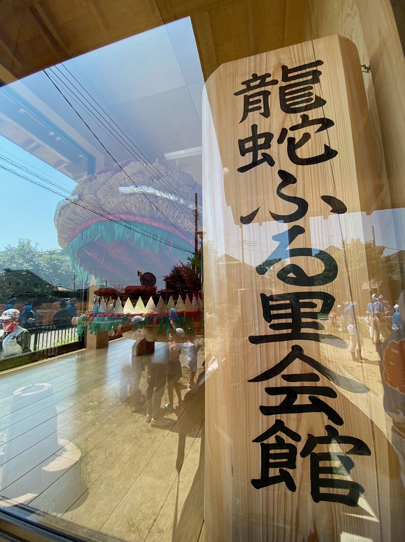 8年ぶりに命を吹き込まれた巨大「龍神」見物