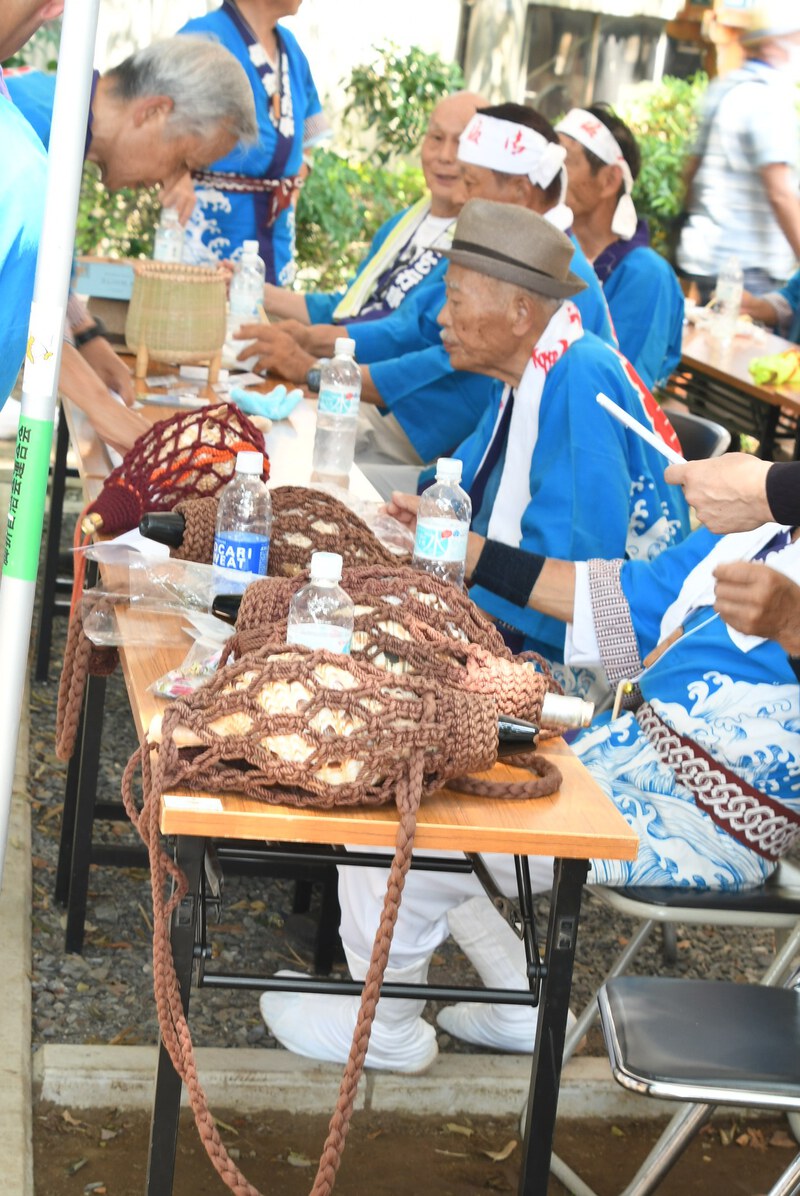 8年ぶりに命を吹き込まれた巨大「龍神」見物
