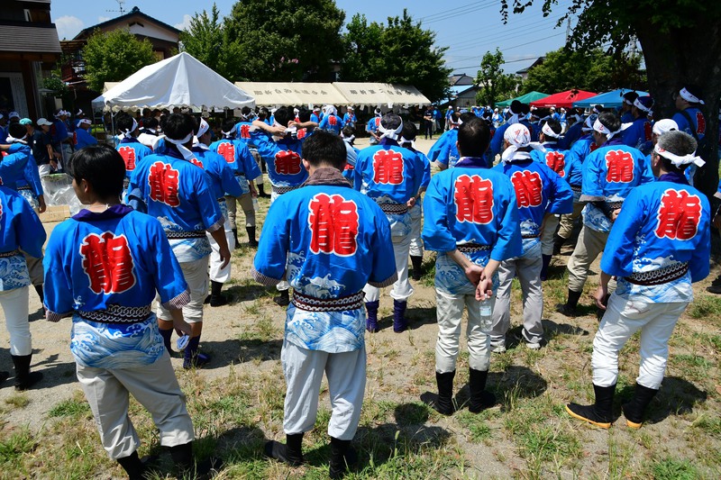 8年ぶりに命を吹き込まれた巨大「龍神」見物