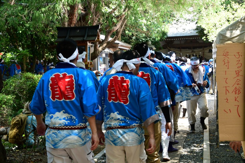 8年ぶりに命を吹き込まれた巨大「龍神」見物