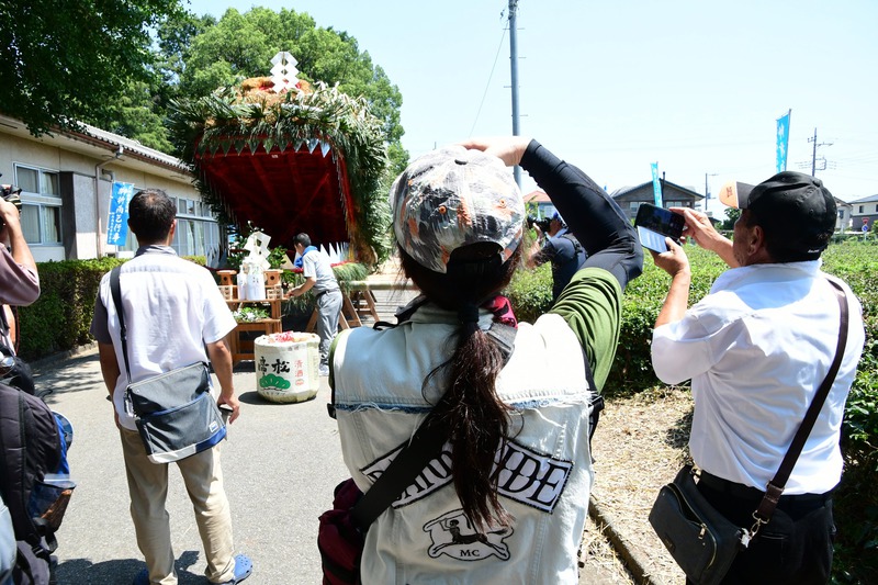 8年ぶりに命を吹き込まれた巨大「龍神」見物