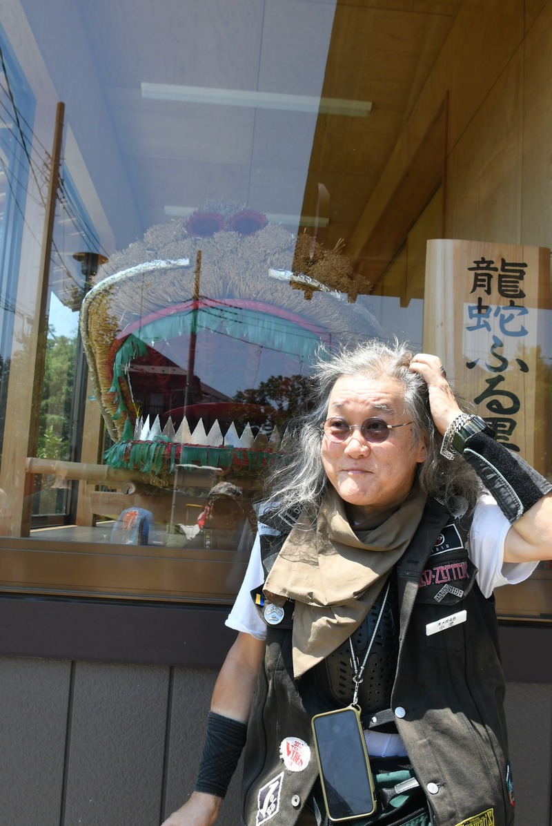 8年ぶりに命を吹き込まれた巨大「龍神」見物