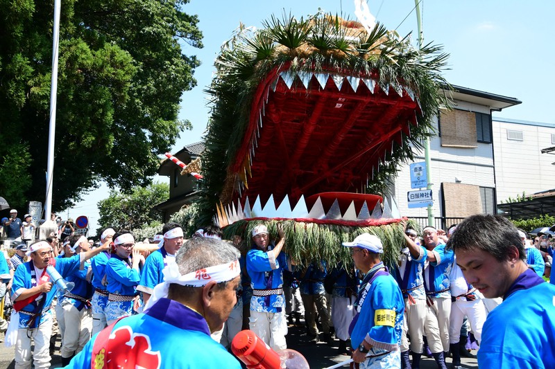 8年ぶりに命を吹き込まれた巨大「龍神」見物