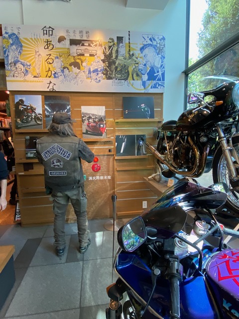 66歳の初バイクRIDEは代官山・蔦屋書店の東本昌平&MCゾディアック展へ