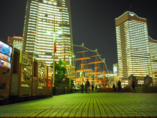帆船日本丸と夜景　横浜みなとみらい