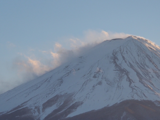 雪景色の大石公園からの富士山　河口湖