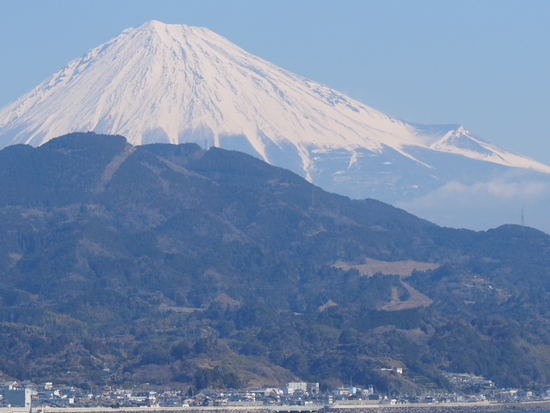 東名由比上りPAからの眺め　ドライブの合間の富士山シリーズ