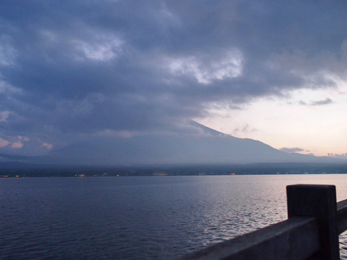 通りすがりの山中湖の富士山