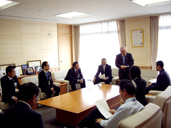 とうかい号壮行会　市役所