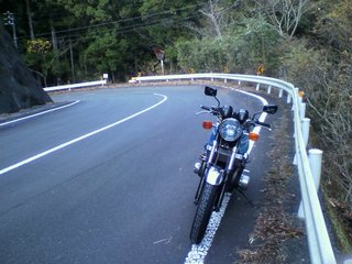 当てもなく山道を走る