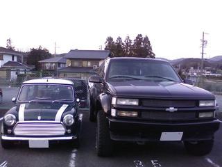 でっかいシボレーとちっちゃいミニ