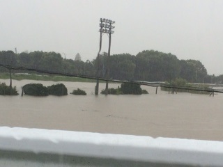 大雨でグラウンド水没！