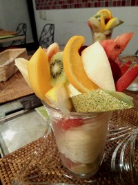 フルーツパーラーTRE・PINIでパフェとモーニング 2018/08/10 22:35:33
