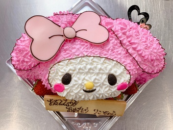 サンリオのケーキ L 浜松のケーキ屋さん 小さなお菓子屋さんキュイドール物語