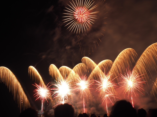 秋の夜空の花火♪　ふじさわ江の島花火大会