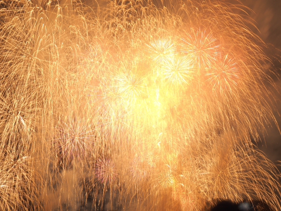 秋の夜空の花火♪　ふじさわ江の島花火大会