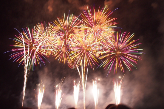 露光間ズーム？でちょっと遊んだ花火♪　ふじさわ江の島花火大会