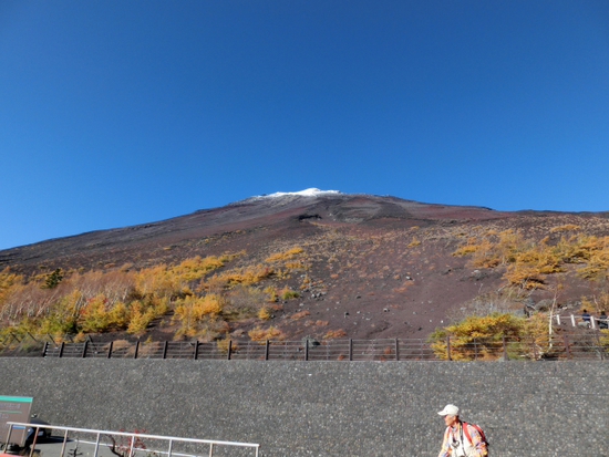 富士山五合目ドライブ　雲海と富士山の頭