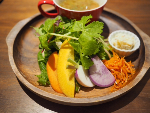 地元野菜にこだわった　べっぴん食堂