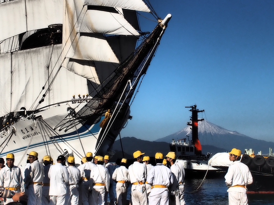海の貴婦人　海王丸と富士山　セイルドリル（foto　19枚）　清水港