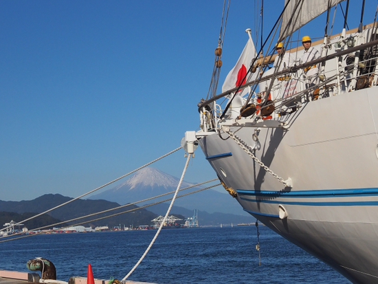 海の貴婦人　海王丸と富士山　セイルドリル（foto　19枚）　清水港