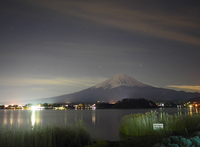 河口湖大石公園の星と富士山